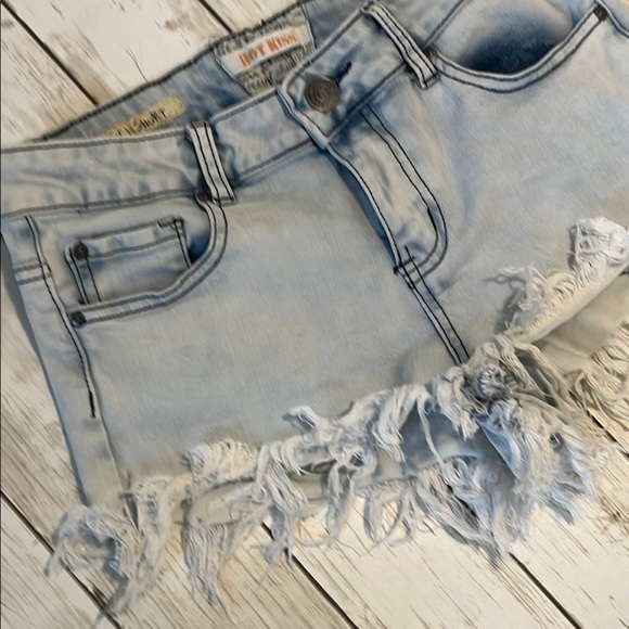 HOT KISS 💋 Junior Frayed Denim cutoff Shorts size 7 - Picture 7 of 9